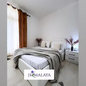 Himalayas Pensión Gjirokastër